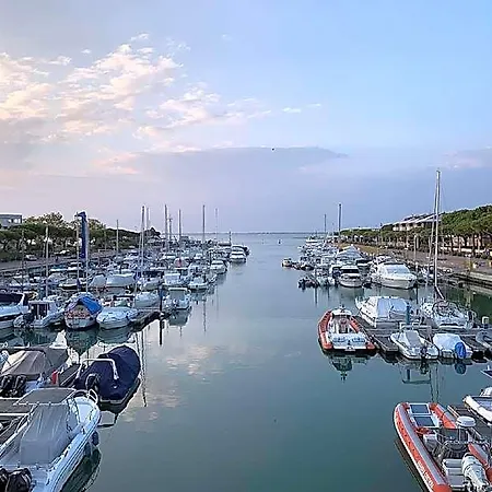 Bright Flat Surrounded By A Garden 700m From The Sea Otel Bibione
