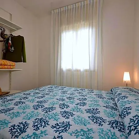 Otel Bright Flat Surrounded By A Garden 700m From The Sea