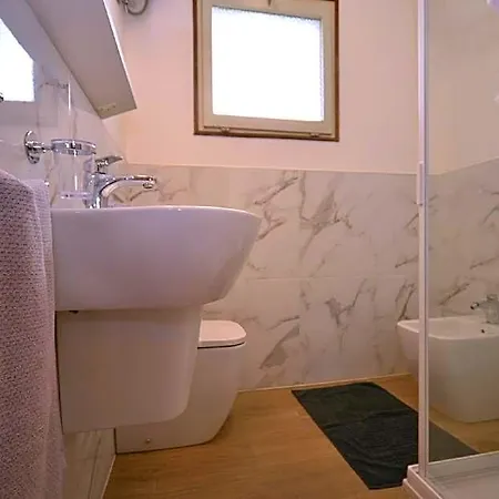 Otel Bright Flat Surrounded By A Garden 700m From The Sea 3*